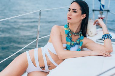 Yatta şık mayo kadında