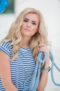 Onun özel yat ipe kadınla