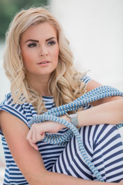 Onun özel yat ipe kadınla