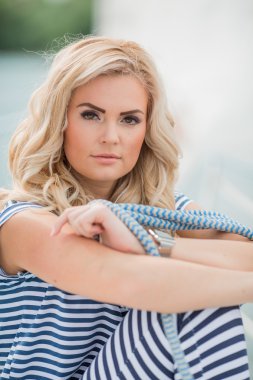 Onun özel yat ipe kadınla