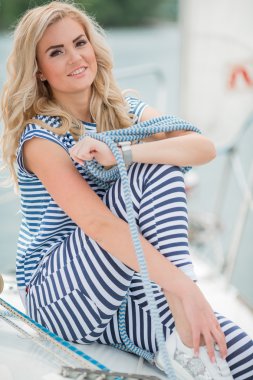 Onun özel yat ipe kadınla