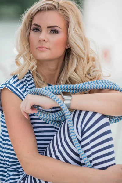 Onun özel yat ipe kadınla