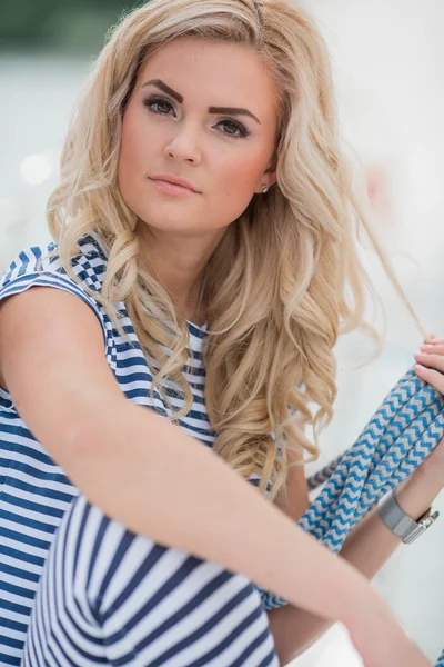 Onun özel yat ipe kadınla