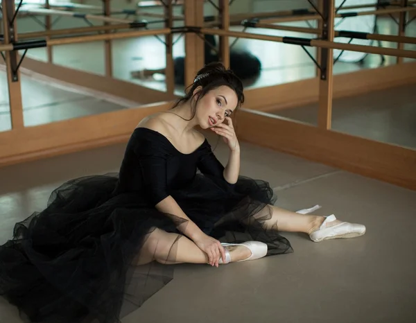Baletka je odpočinek ve třídě — Stock fotografie