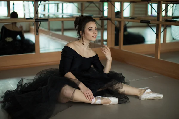 Baletka je odpočinek ve třídě — Stock fotografie