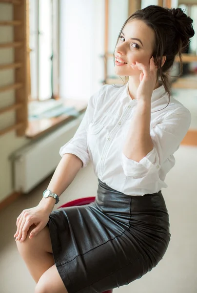 Fashion woman sitting on chair — Stock Photo, Image