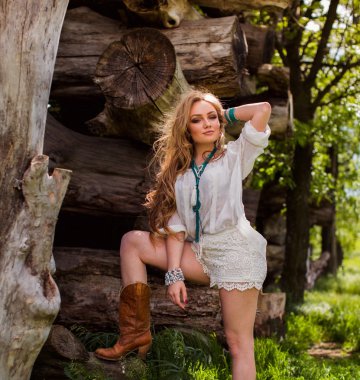 Bahar bahçe bohem kız 