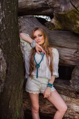 Bahar bahçe bohem kız 