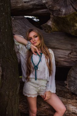 Bahar bahçe bohem kız 