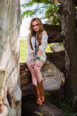 Bahar bahçe bohem kız 