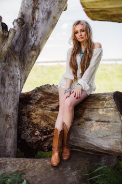 Bahar bahçe bohem kız 