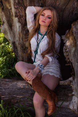 Bahar bahçe bohem kız 