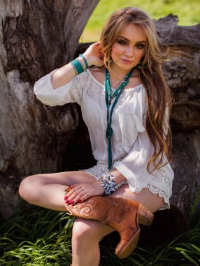 Bahar bahçe bohem kız 