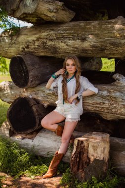 Bahar bahçe bohem kız 