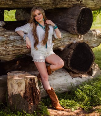 Bahar bahçe bohem kız 