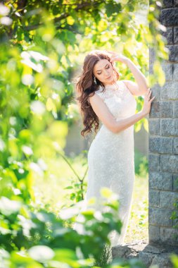 Beyaz elbiseli güzel gelin