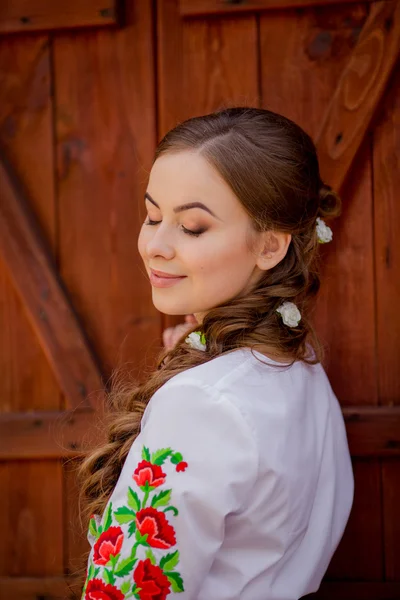 Ukrainienne fille dans national vêtements — Photo