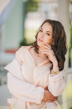 Güzel kadın moda giysileri