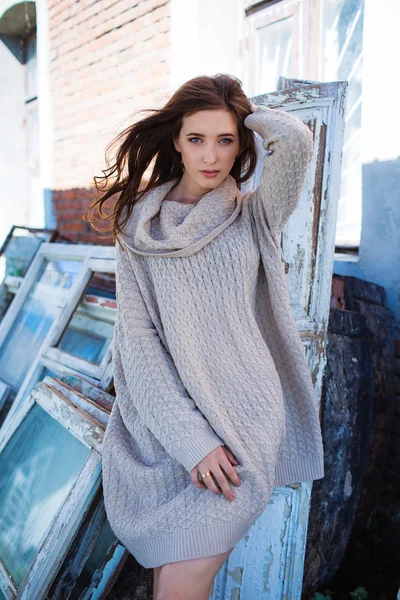 Beautiful woman in warm sweater — Stock Photo, Image