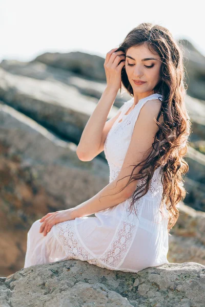 Young woman in white dress outdoors — Stock Photo, Image