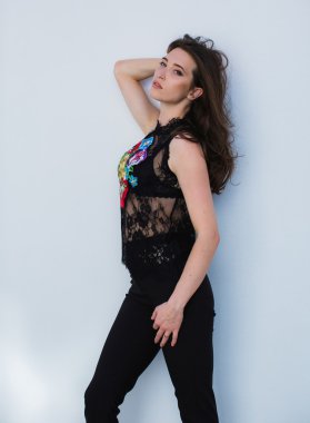 Makyaj moda giysileri olan kadın