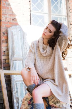 sıcak kazaklı güzel kadın