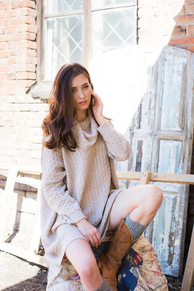 Beautiful woman in warm sweater — Stock Photo, Image