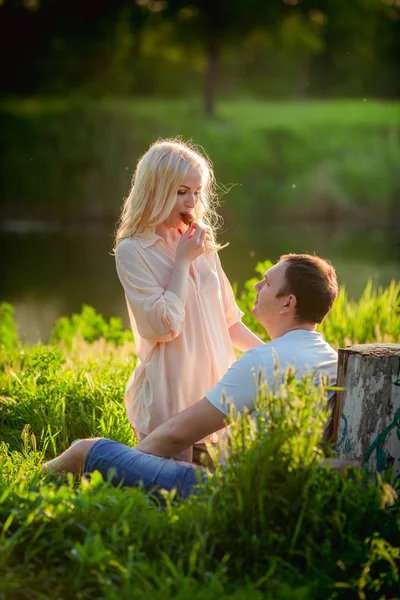 Young couple  on park lawn — Stock Photo, Image