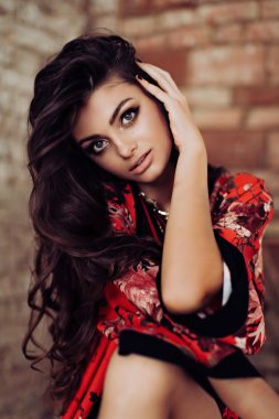 makyaj ile güzel bir genç kadın