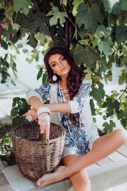 makyaj ile güzel bir genç kadın