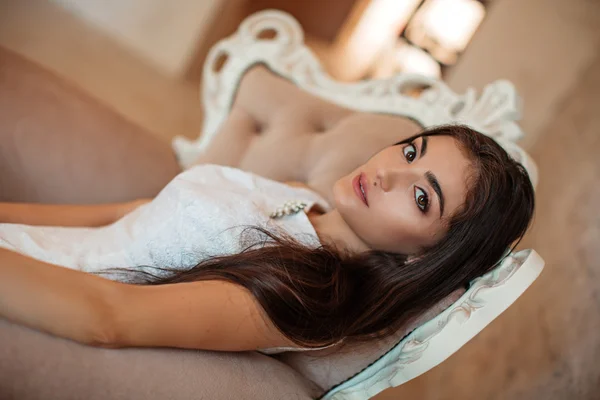 Vacker ung kvinna med smink — Stockfoto