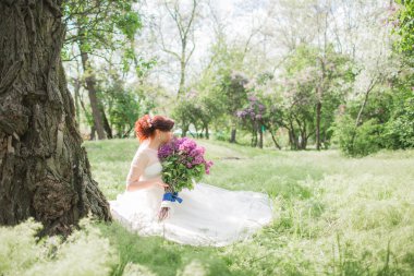 Beyaz elbiseli güzel gelin 