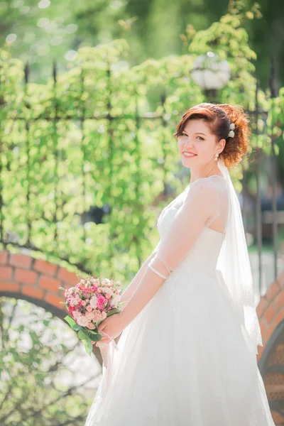 Beautiful bride in white dress — Stock Photo, Image