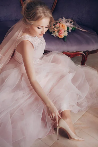 Beautiful Bride Nature Make Pink Dress — Stock Photo, Image