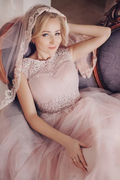 Beautiful Bride Nature Make Pink Dress — Stock Photo, Image