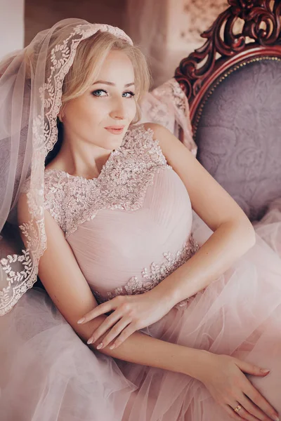 Beautiful Bride Nature Make Pink Dress — Stock Photo, Image