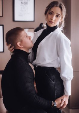 Aşık genç ve güzel bir çift.