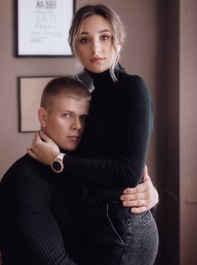 Stüdyoda birbirine aşık genç bir çift