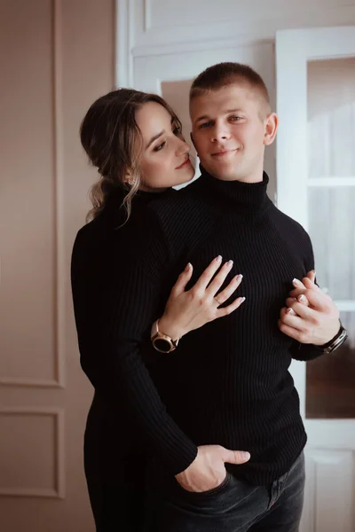 Attractive Couple Love Hugging — Stock Photo, Image