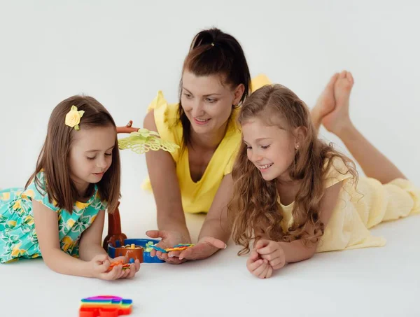 Young Teacher Preschool Children Learn English Alphabet Using Cards Blocks — Stock Photo, Image