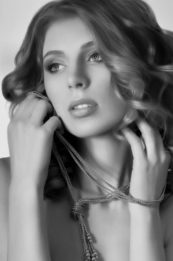 değerli süslemeleri ile kadın