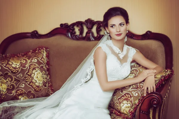 Bride on wedding day — Stock Photo, Image