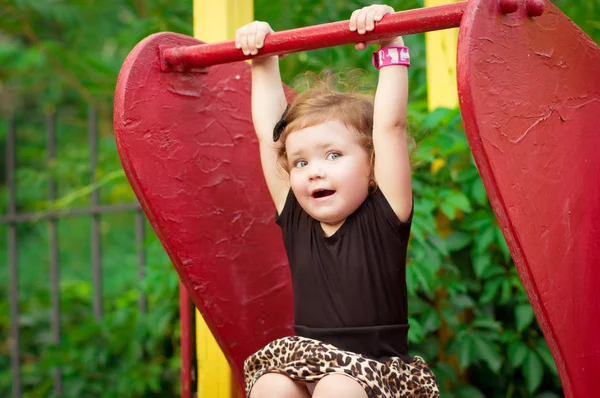 Menina no parque infantil — Fotografia de Stock