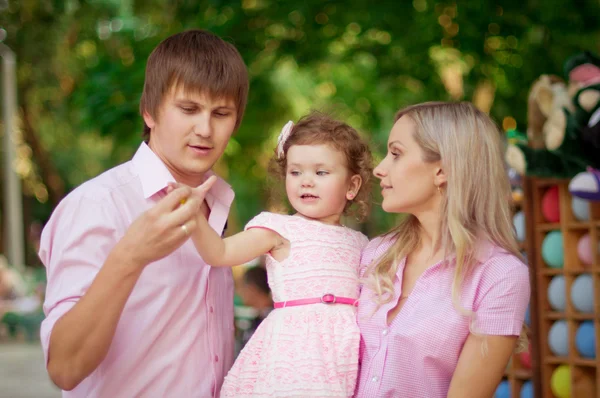 Familie mit Tochter — Stockfoto