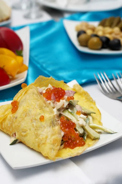 Köstlicher Salat mit Meeresfrüchten — Stockfoto