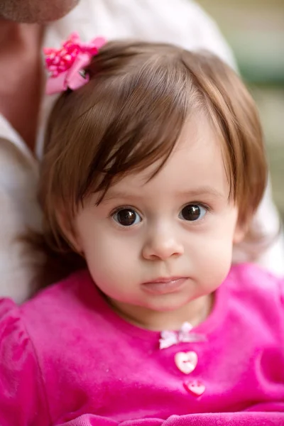 Bambina in abito rosa — Foto Stock