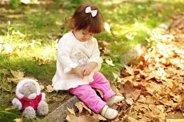 Little girl  in park — Stock Photo, Image