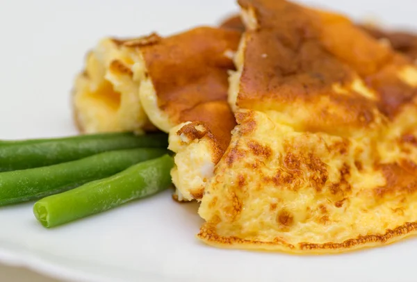 Omelet en bonen — Stockfoto