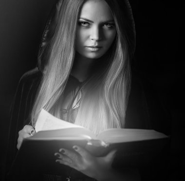 Genç ve seksi cadı