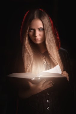 Genç ve seksi cadı